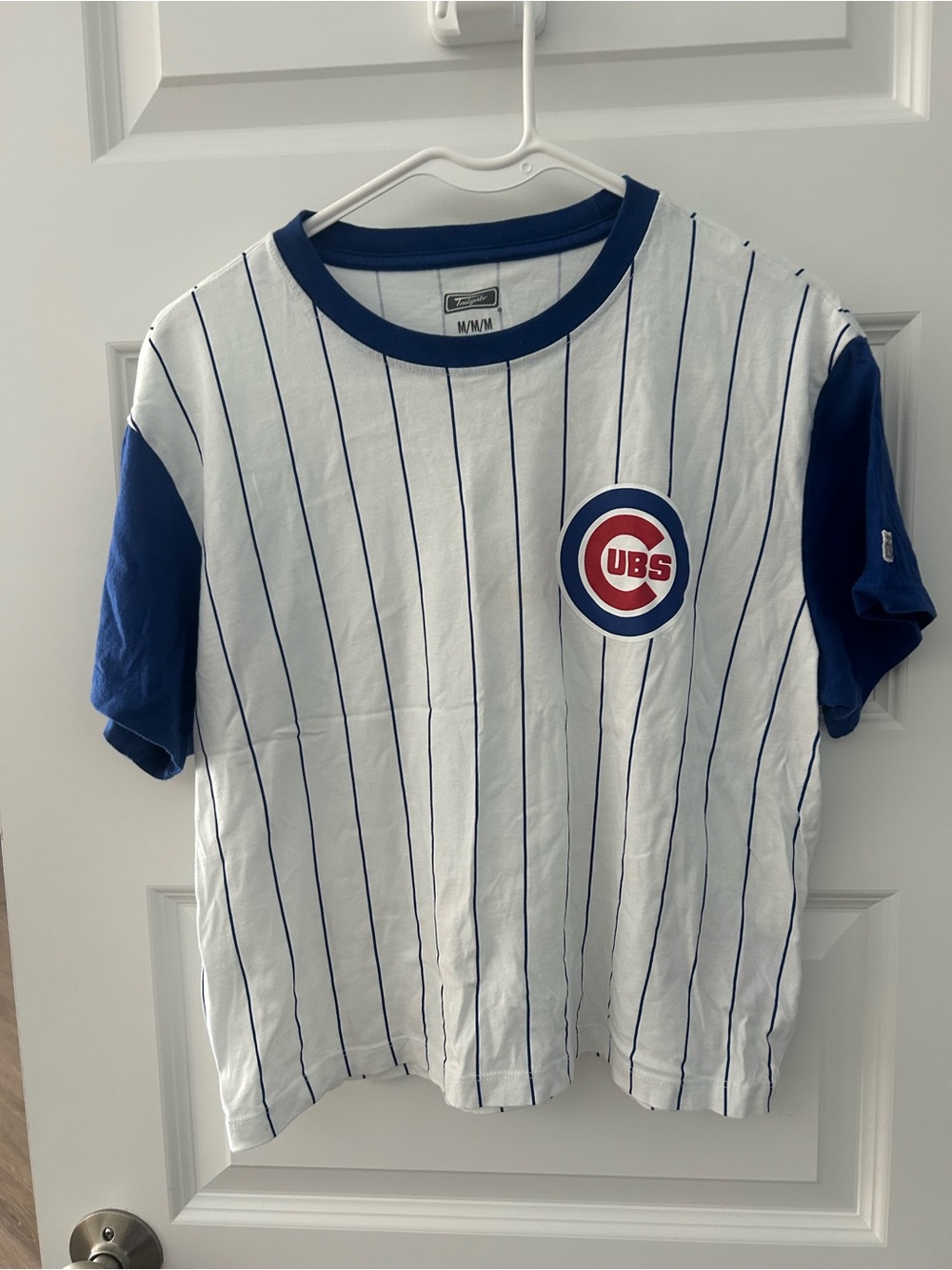 Chicago Cubs MLB Pinstripe Baseball Jersey T‑Shirt fromTailgate Women’s Sz Med - Picture 2 of 6